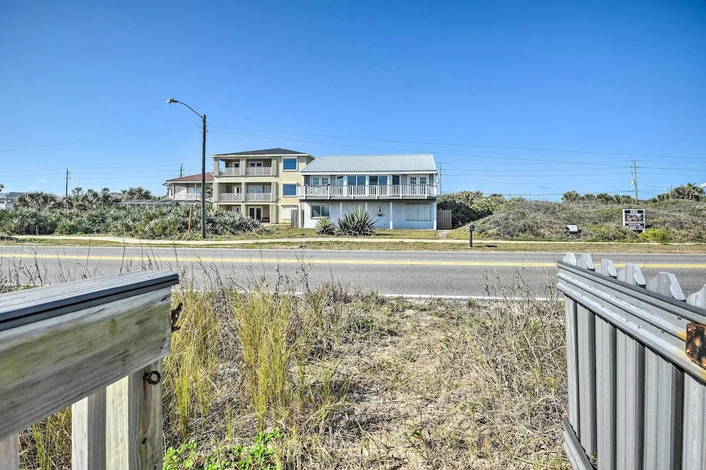 Sunny Florida Home w/ Decks & View, Steps to Beach