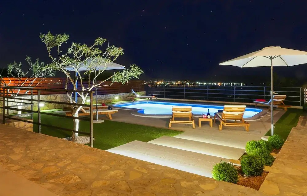 Amazing Home In Kastel Sucurac