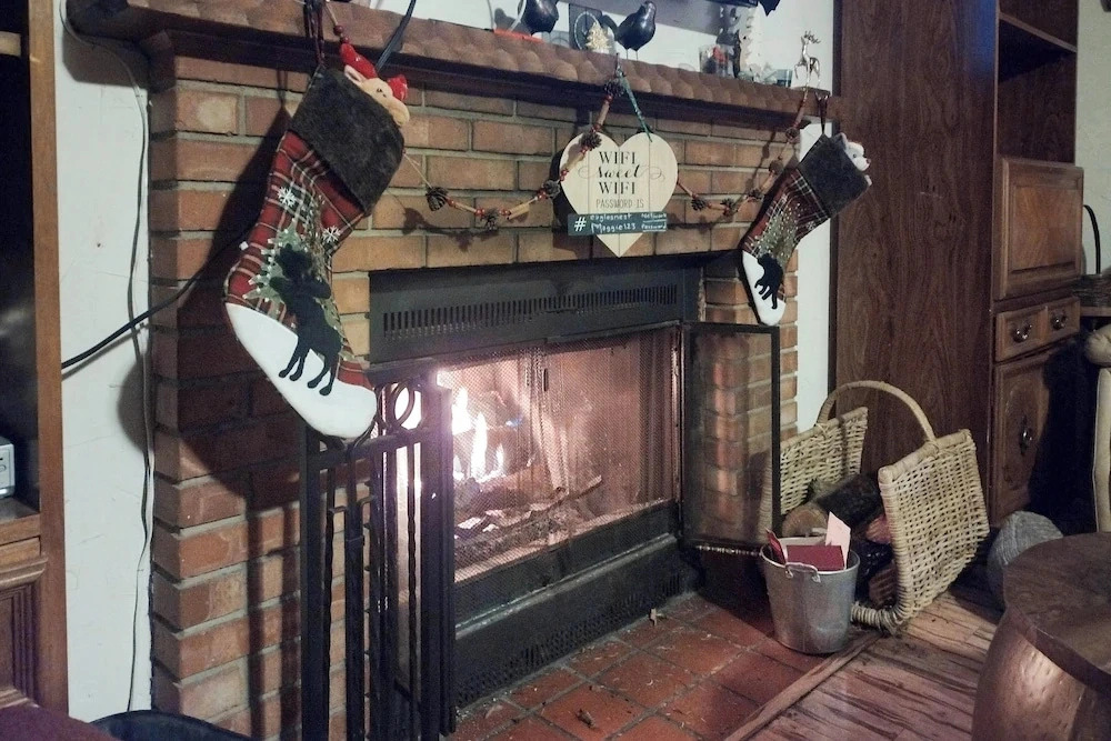 Walk to Dtwn Cloudcroft! Cozy Mtn Cabin w/ Hot Tub