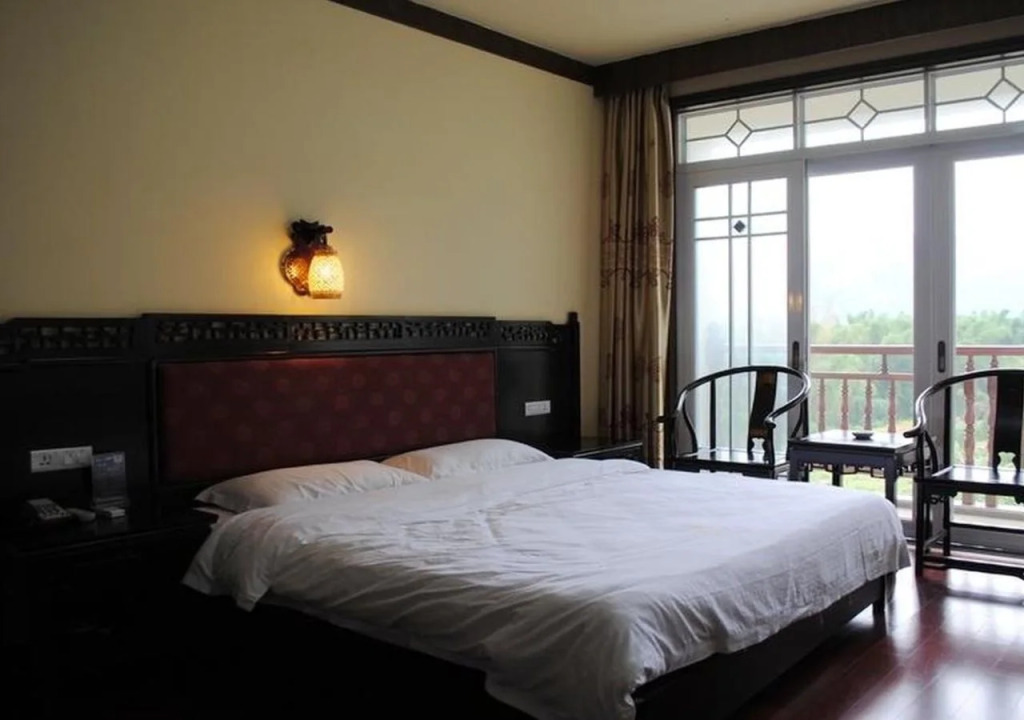 Yangshuo River Valley Resort Hotel