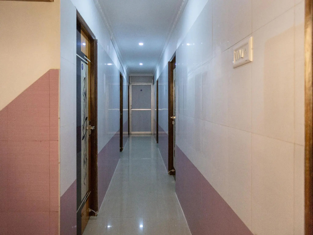 OYO 19396 Cristal Residency