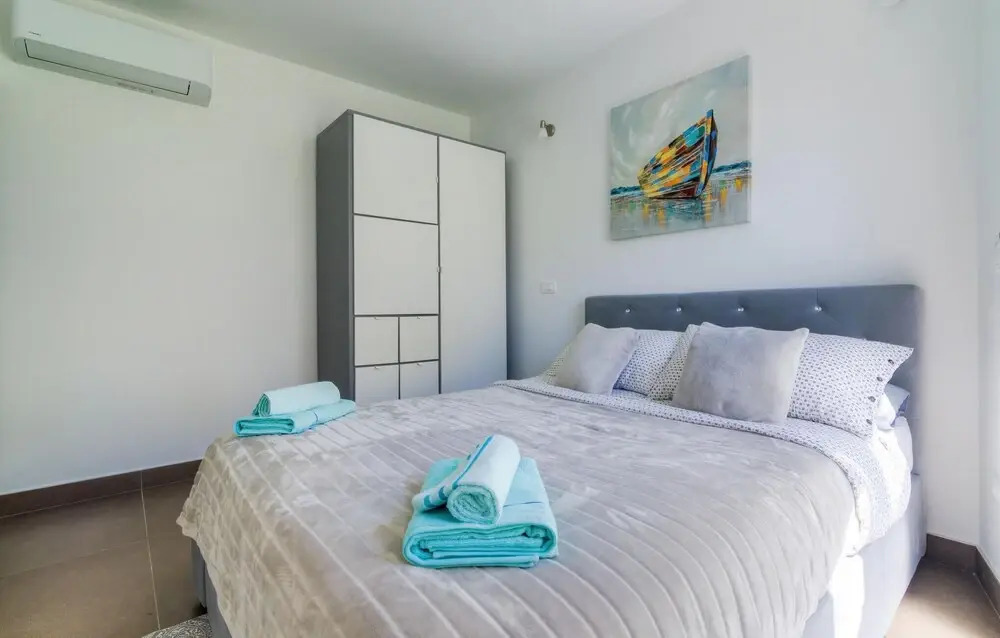 Beautiful Apartment in Smokvica Krmpotska With Wifi, 2 Bedrooms and Outdoor Swimming Pool