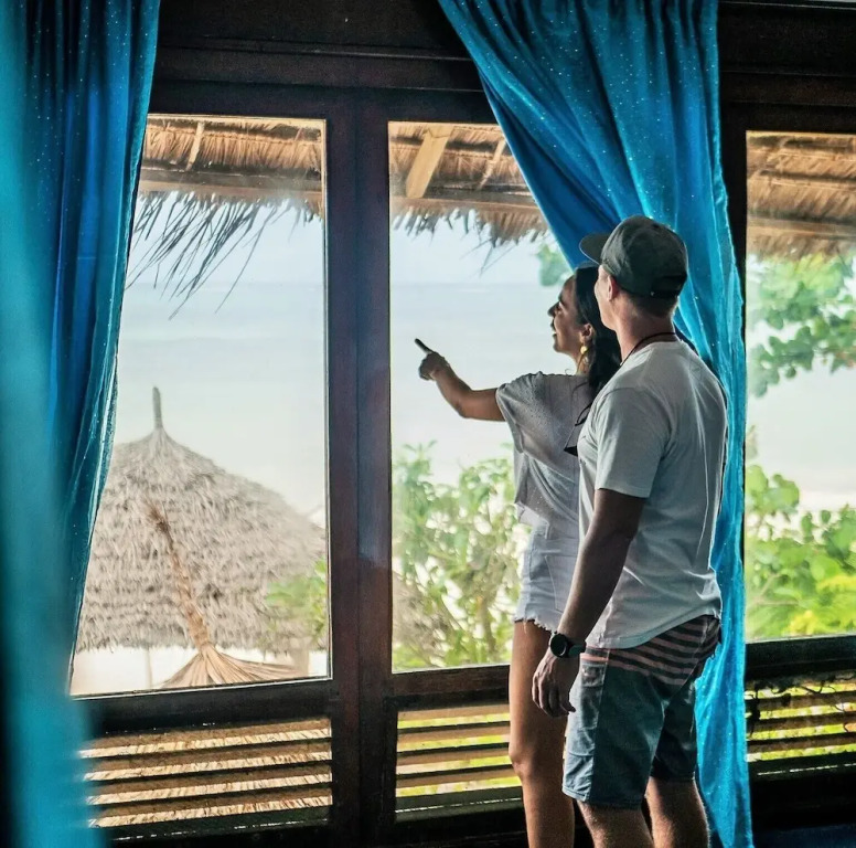 Villa - Right on the Beach, Under the Coconut Trees, Sleeps 10, Pool, Chef