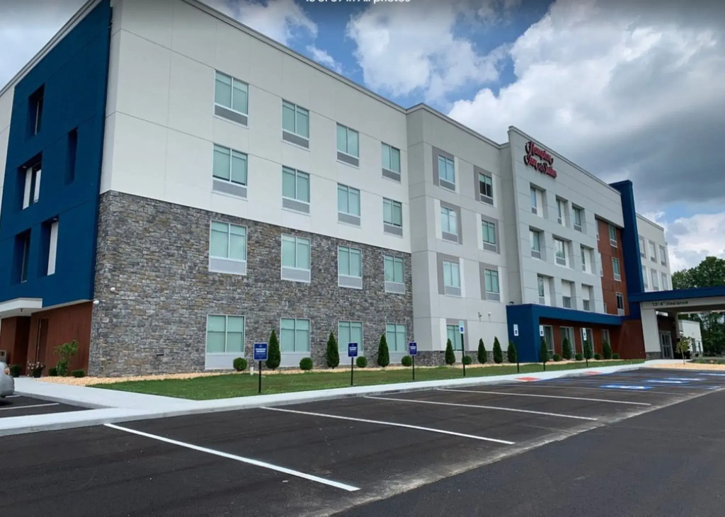 Hampton Inn & Suites Pittsburgh New Stanton PA