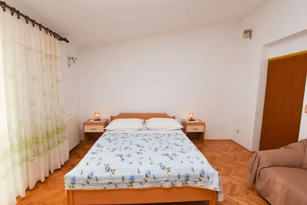 Apartments and Room Mate-mare