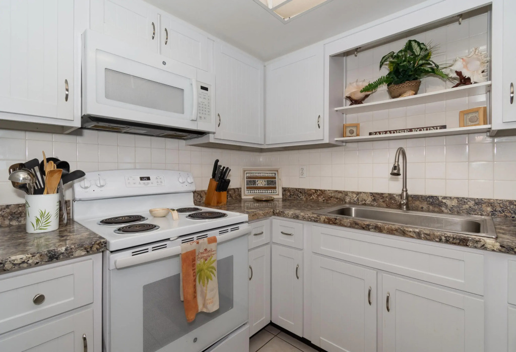Sandpiper-Lovely direct beachfront condo ~ SP305
