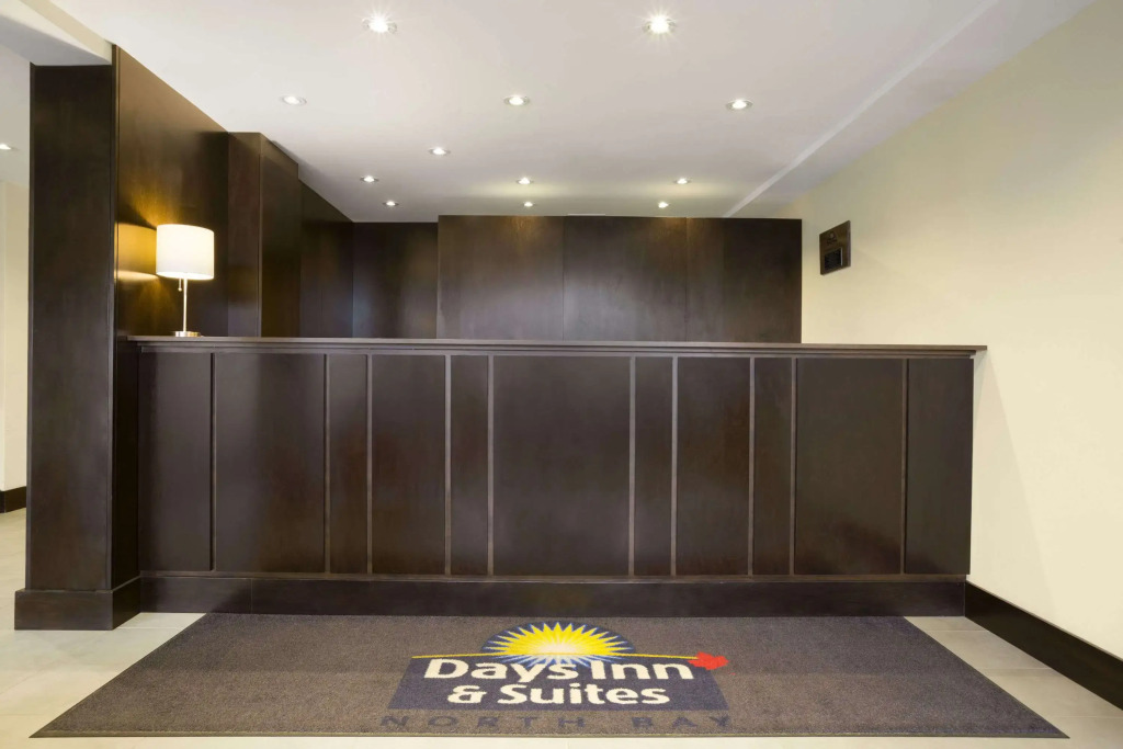 Days Inn & Suites by Wyndham North Bay Downtown