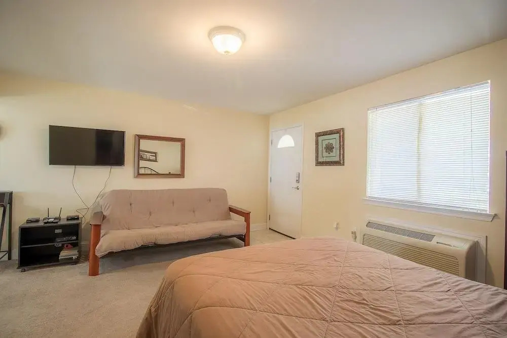 Oak Shores-Oak Shores Studio 29