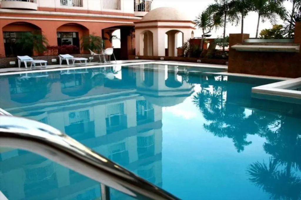 OYO 1235 Palette Torre Venezia Suites
