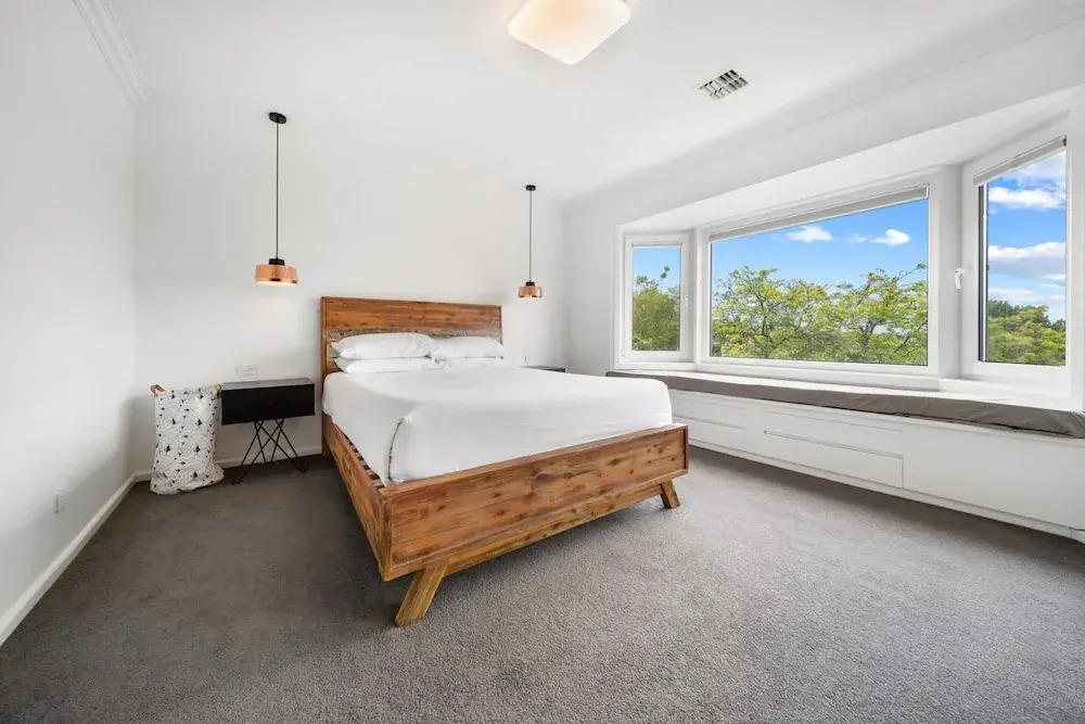 4-bed Family Home With Spacious Backyard and BBQ