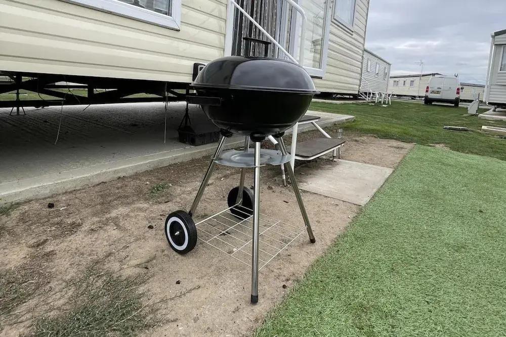 Caravan - Sleeps 10 - Pet Friendly - Parking