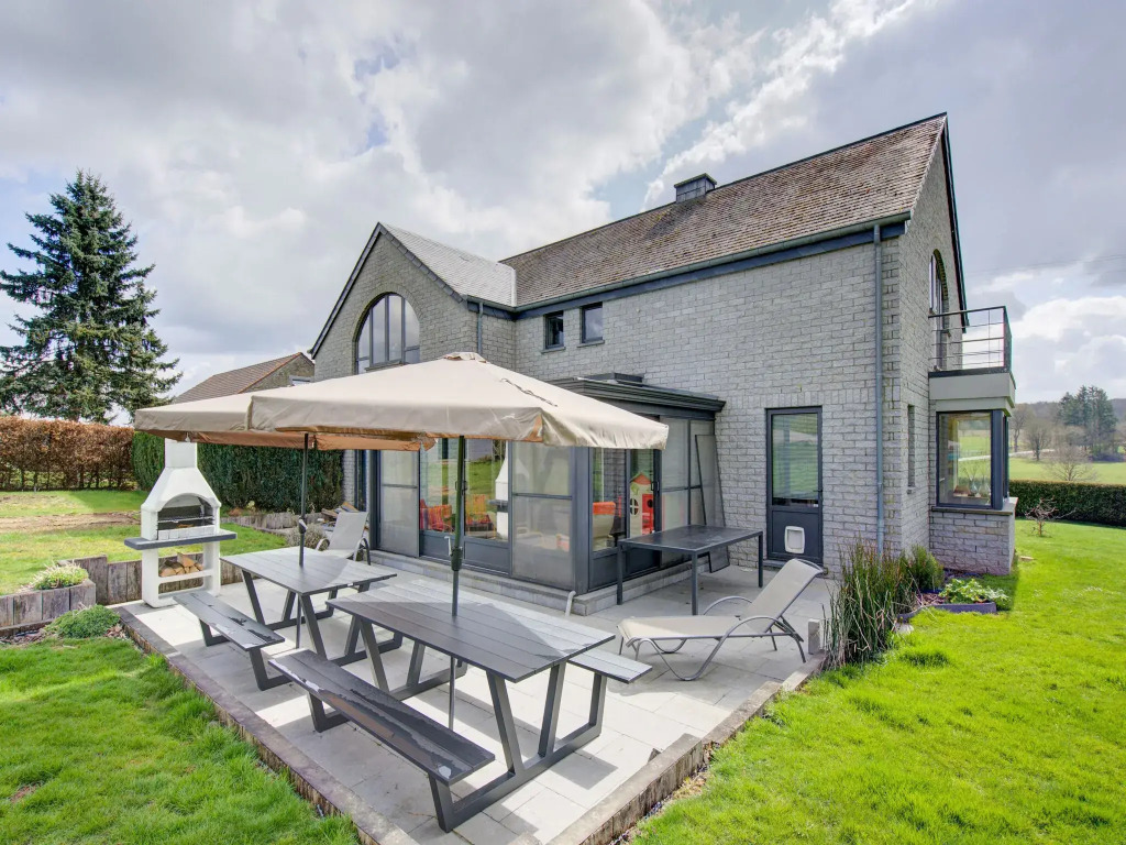 Villa in Houffalize with Infrared Sauna, Bubble Bath