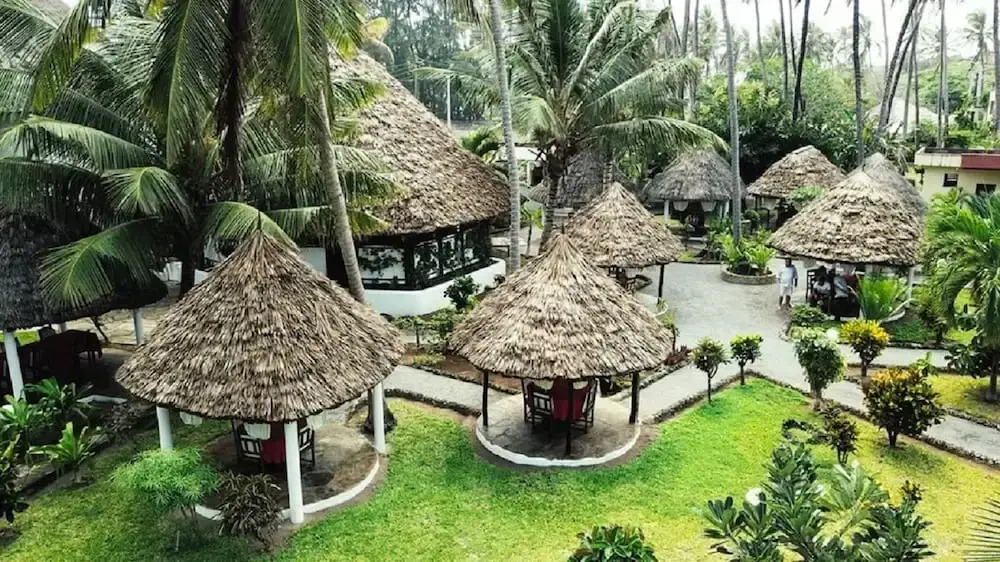 Room in Apartment - Wonderful two Minutes Walk to the White Sand Beach Property