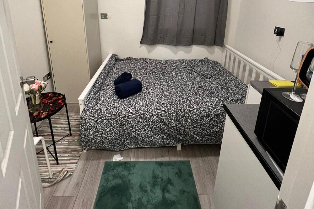 Lovely Apartment Close to Acton Central Station