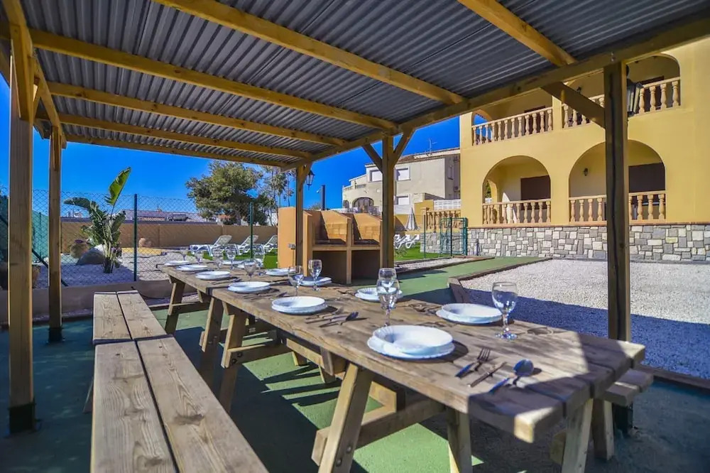 Villa - 12 Bedrooms with Pool and WiFi - 104971