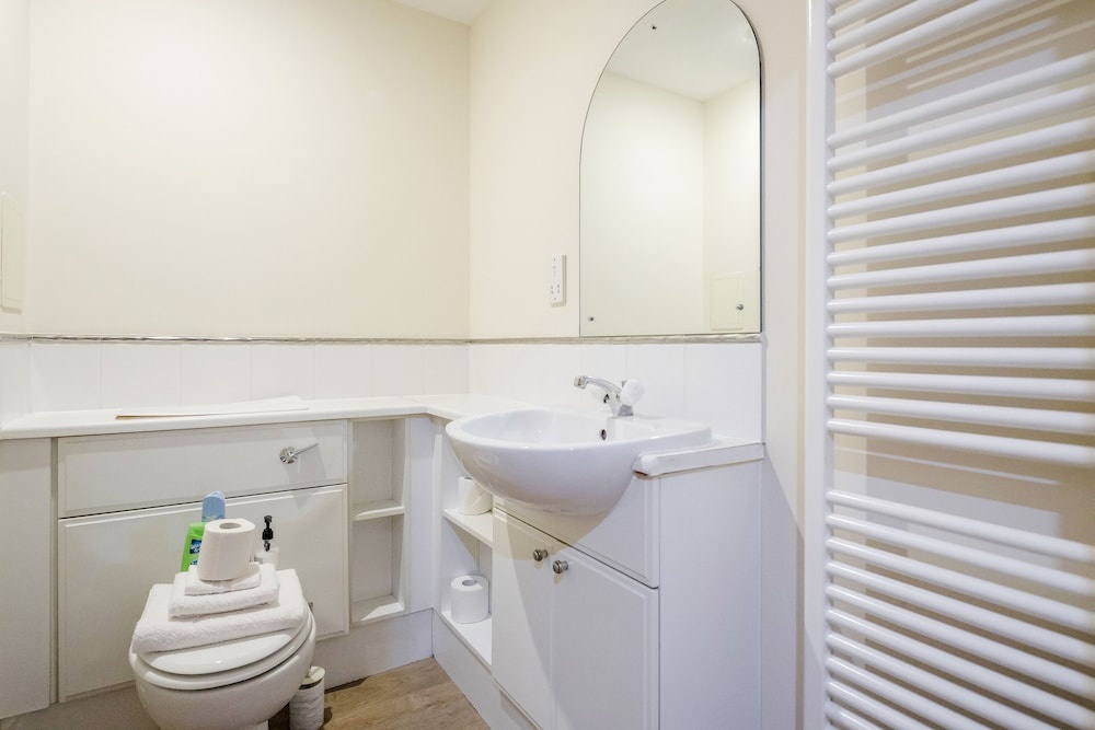 Settlers court - London Docklands East India Quays by ASH Cosy Apartments