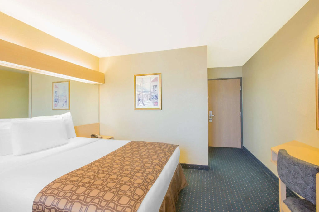 Microtel Inn & Suites by Wyndham Albertville