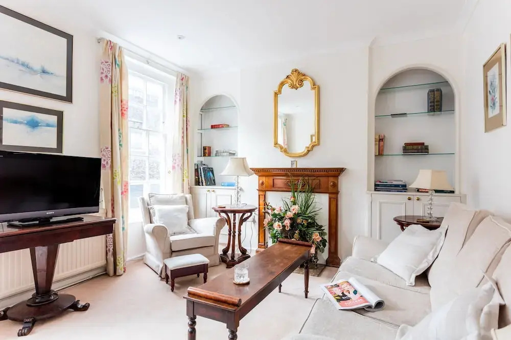 Traditional 2 bedroom flat