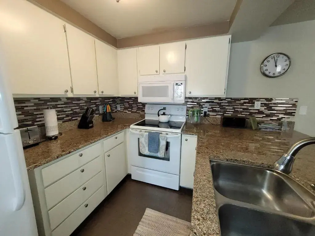 Creekside Home - Contemporary 3br/3ba Home Walking Distance to Frisco Main St and Free Shuttle