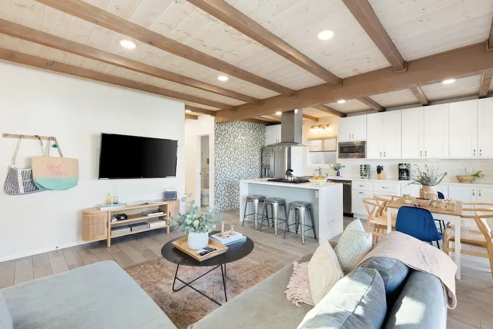 Mission Point 2 by Avantstay Mission Beach Home w/ Large Balcony Steps to Beach!