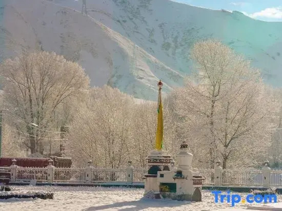 Xingye Snow Mountain Courtyard (Xinduqiao Town)