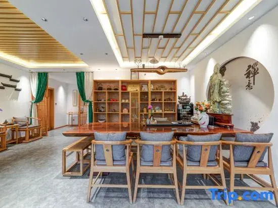 Floral Hotel·Vaguely Nanshan Hot Spring Courtyard Hotel