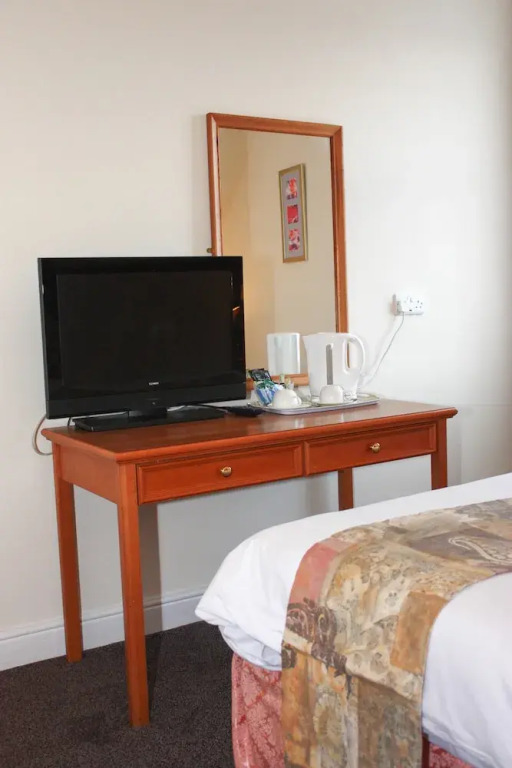 The Linden Leaf Hotel