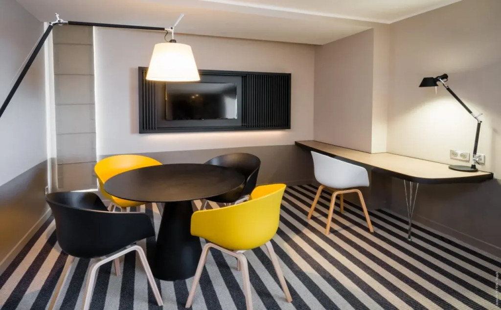 Simon Hotel