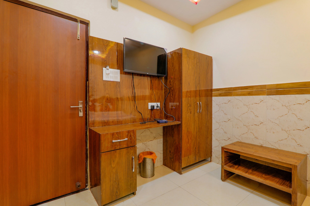 FabHotel Shree Galaxy
