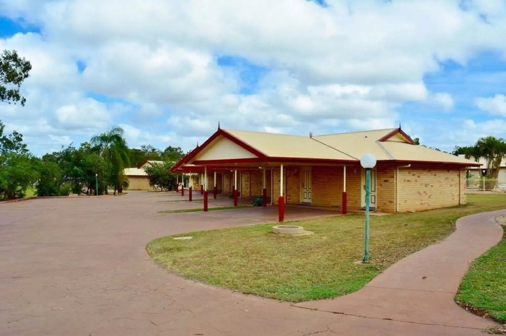 Western Heritage Motor Inn