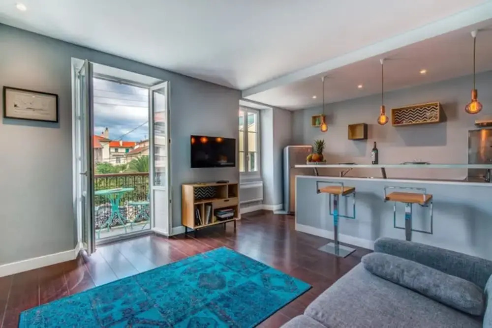 Cozy Apt Near Côte des Basques w/ Parking!