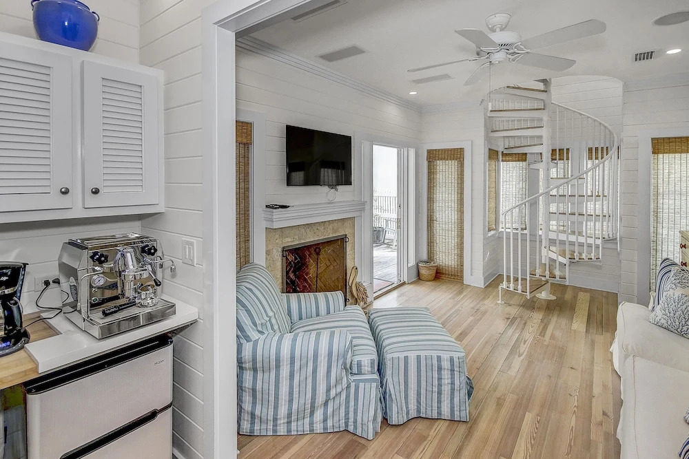 Short Distance To The White Sandy Beaches, Rendezvous Main House + Carriage In Seaside 4 Bedroom Home by RedAwning