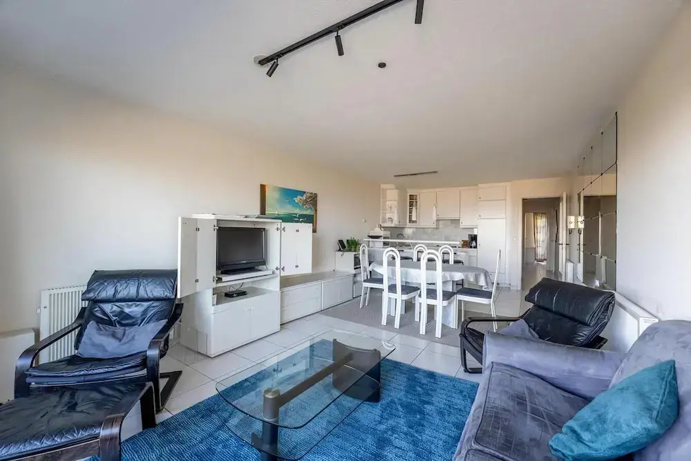 Apartment With Balcony and sea Views