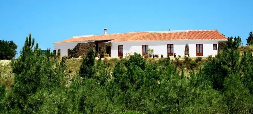 Vale Figueiras Surf Camp & Resort