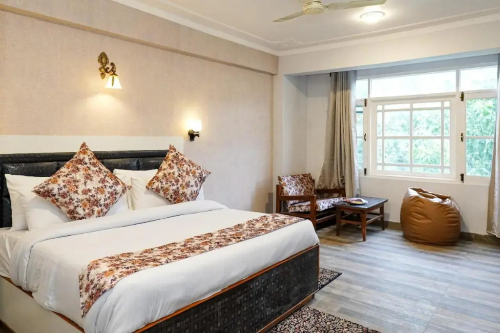 Click Sunburry Hotel Srinagar