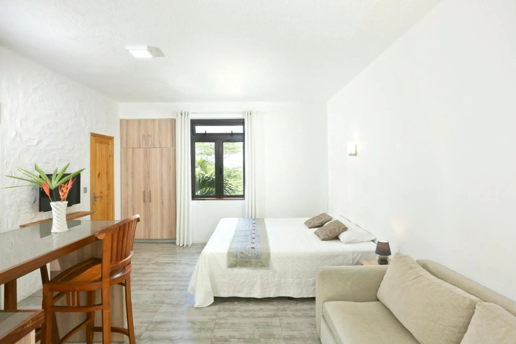 Studio with city view furnished terrace and wifi at Moka