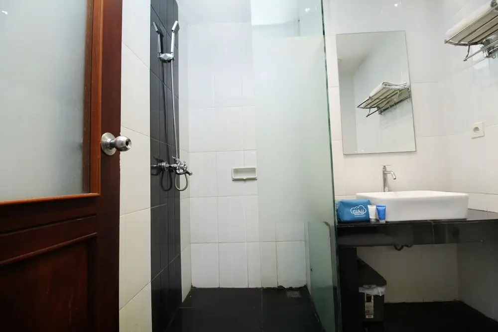Airy Pelabuhan Makassar Lembeh 68 Makassar