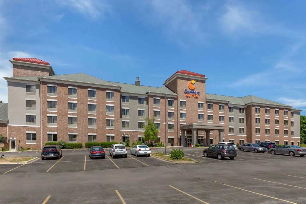 Holiday Inn Express & Suites Milwaukee NW - Park Place by IHG