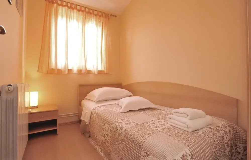Amazing Home in Razanj With Sauna, Wifi and 6 Bedrooms