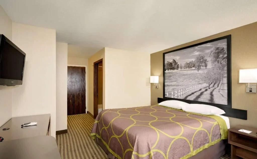 Super 8 by Wyndham Lexington Hamburg Area