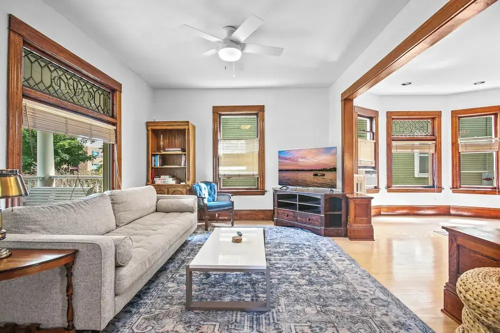 Uptown Minneapolis Home: Walk To Lakes!