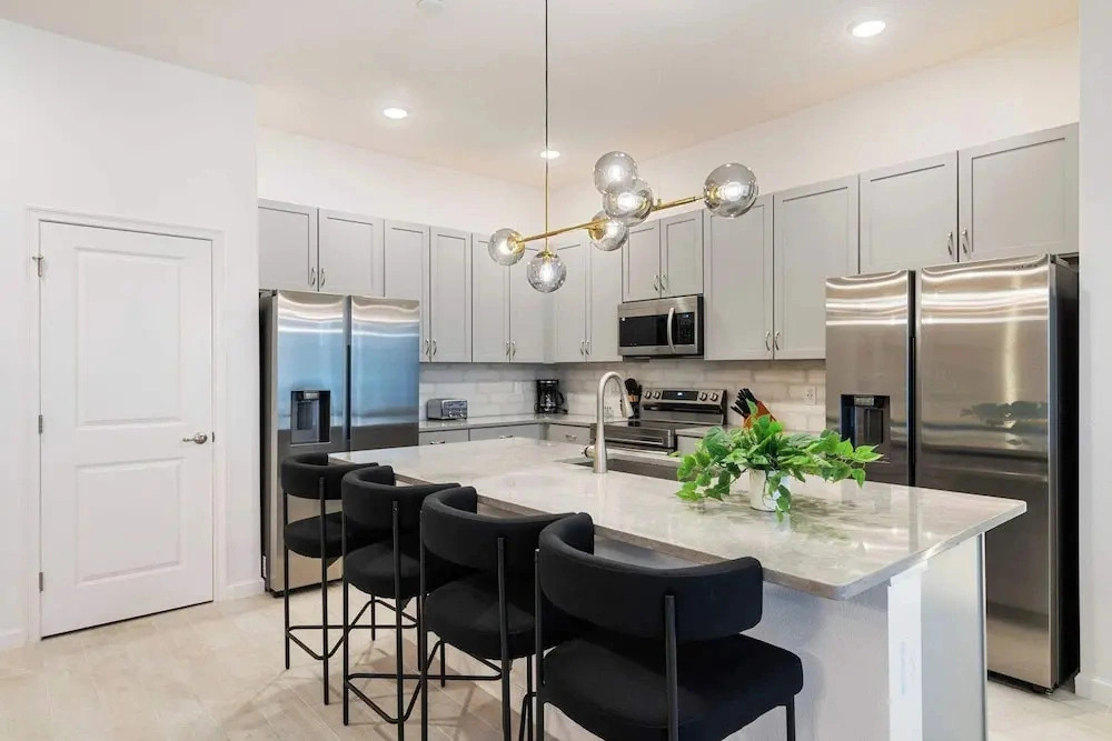 Themed 10bd Family Home w/ Private Pool & Game Room