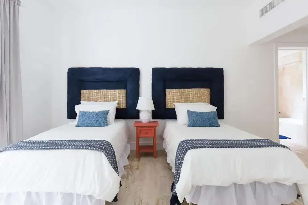 Cozy 2-bedroom Apartment in Private Complex With Pool With Free Shuttle to the Beach