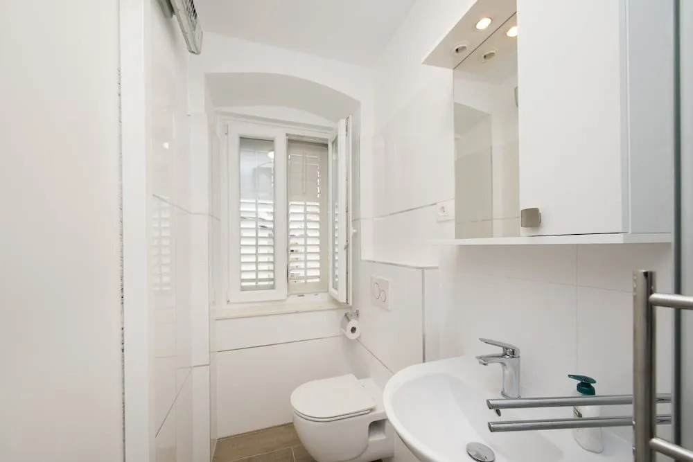 InMotion Luxury Rooms