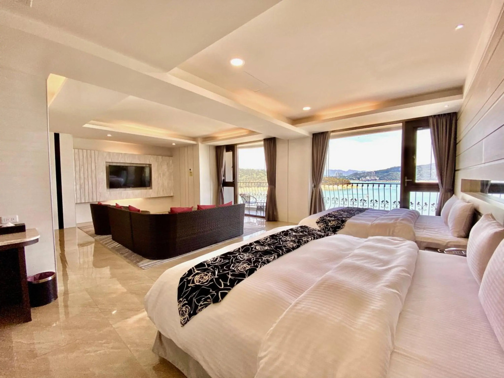 Ming Yue Hu Hotel