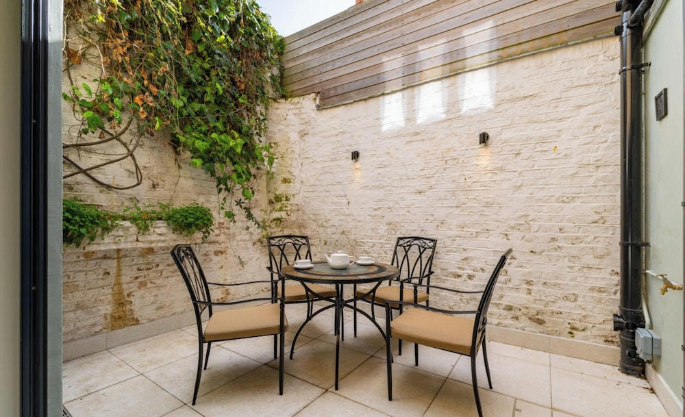 Your Place - 2 Bedroom Mews House in Notting Hill