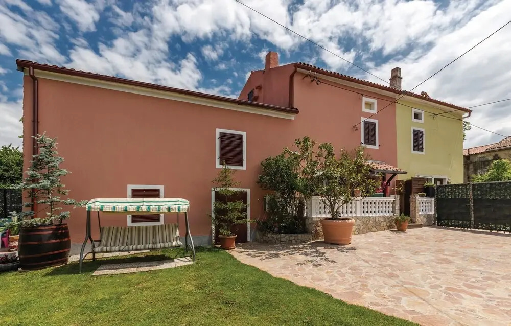 Lovely Home In Pula With Wifi