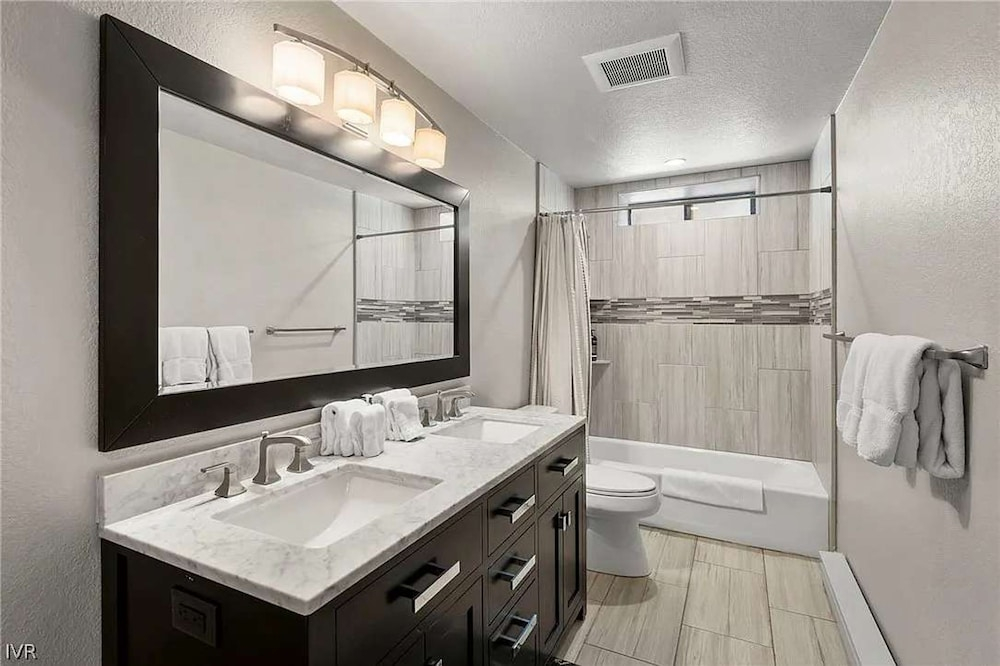 Cozy Spacious 4BD Modern Mountain Home