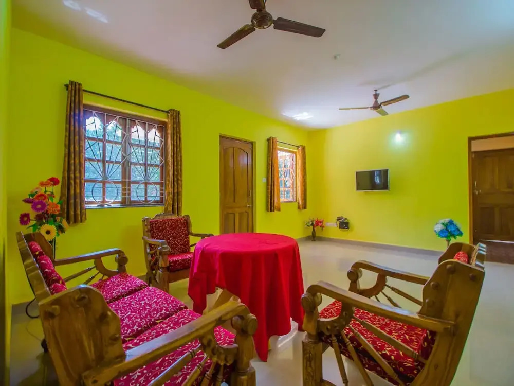 OYO 14484 Home 2BHK With Balcony Utorda Beach