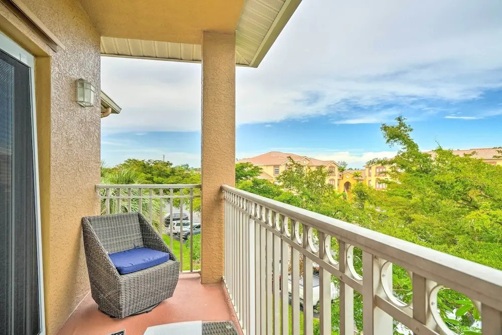 Airy Fort Myers Condo ~ 4 Mi to Beach!